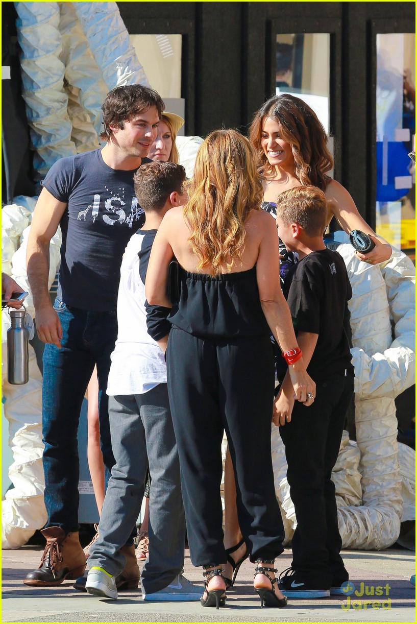 ian somerhalder gets in some pda with nikki reed teen choice awards 2014 09