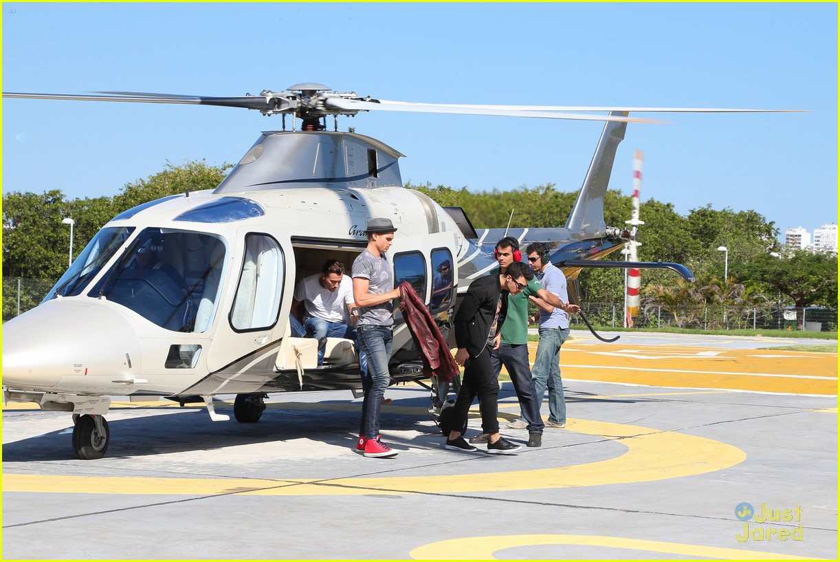 joe jonas selfies helicopter ride brazil 07