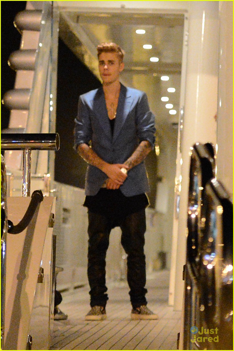 justin bieber nap dressed up night out ibiza 03