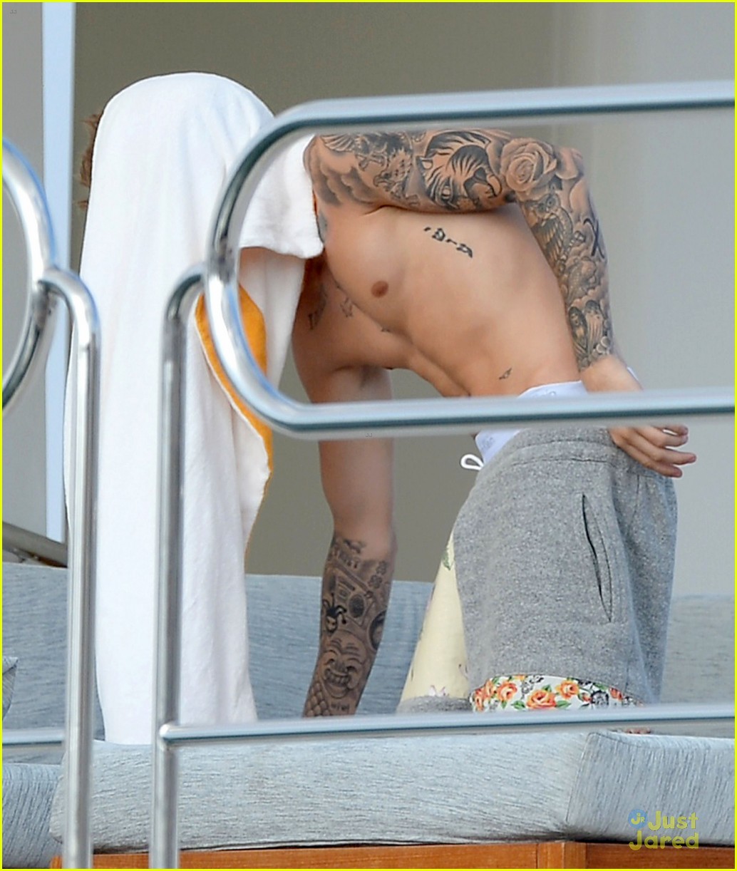 justin bieber nap dressed up night out ibiza 11