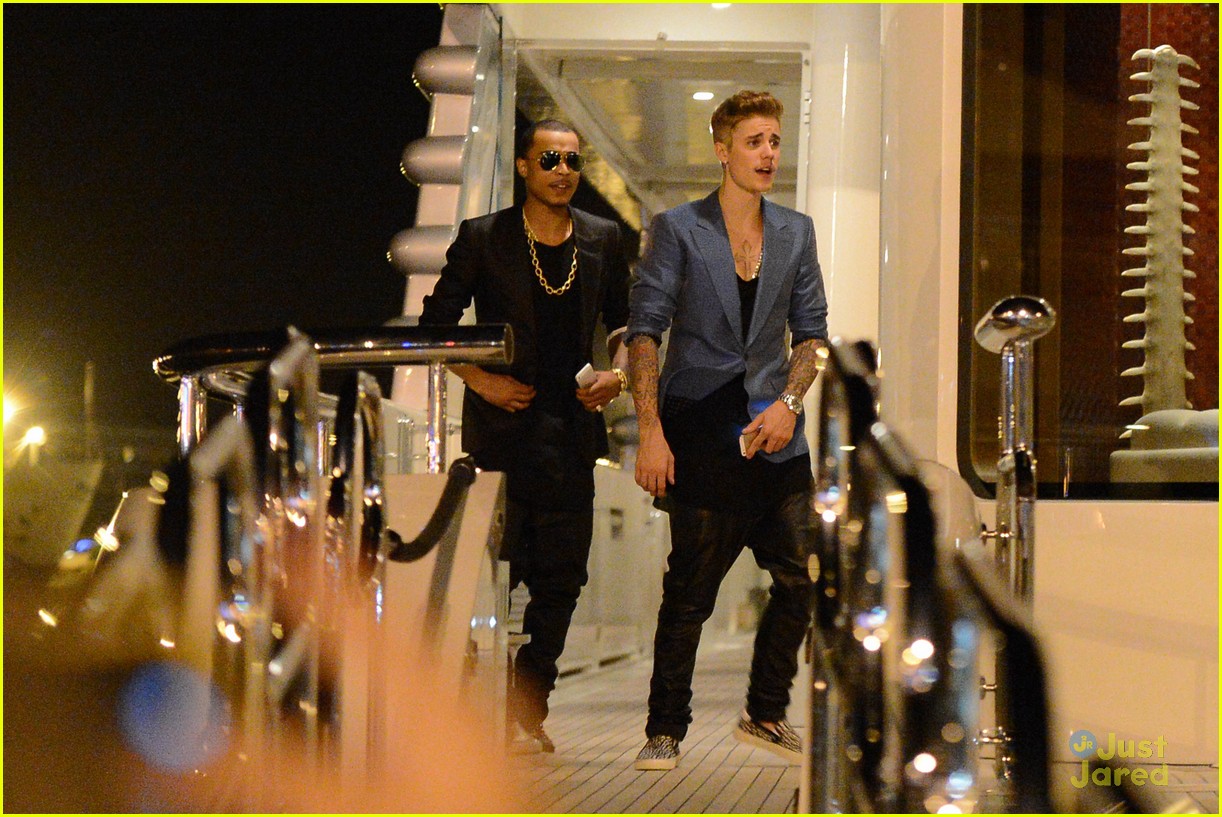 justin bieber nap dressed up night out ibiza 16