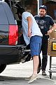 liam hemsworth eats chips grocery shopping 06