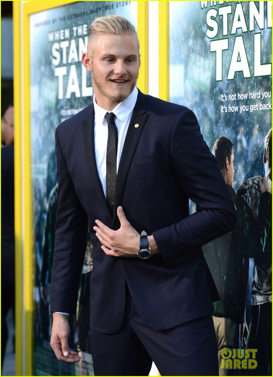 alexander ludwig cleans up nicely for when the game stands tall hollywood premiere 01