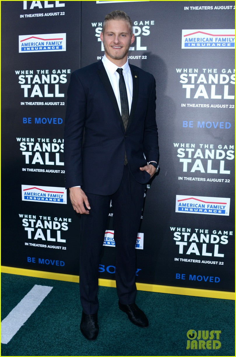 alexander ludwig cleans up nicely for when the game stands tall hollywood premiere 09