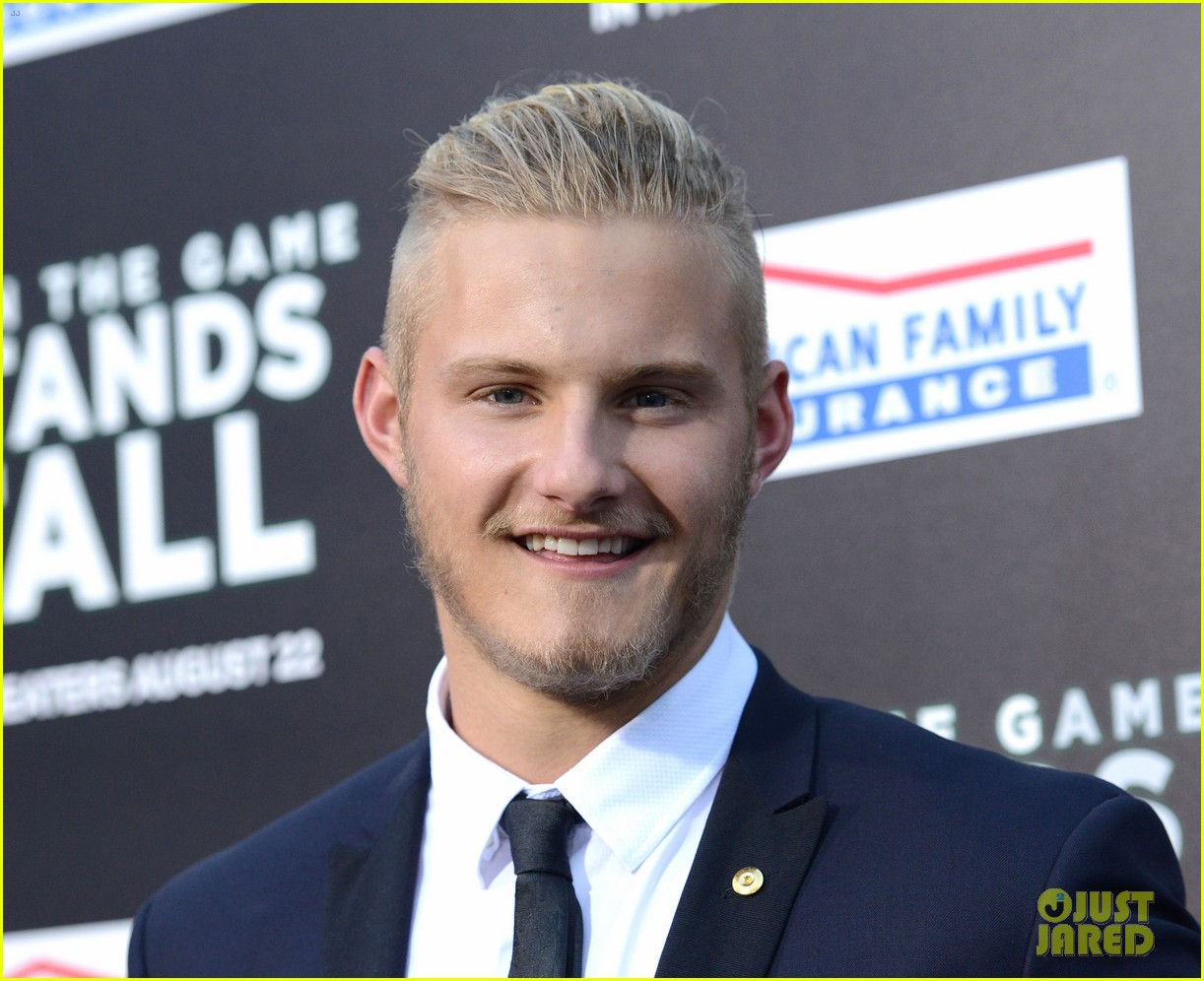 alexander ludwig cleans up nicely for when the game stands tall hollywood premiere 15