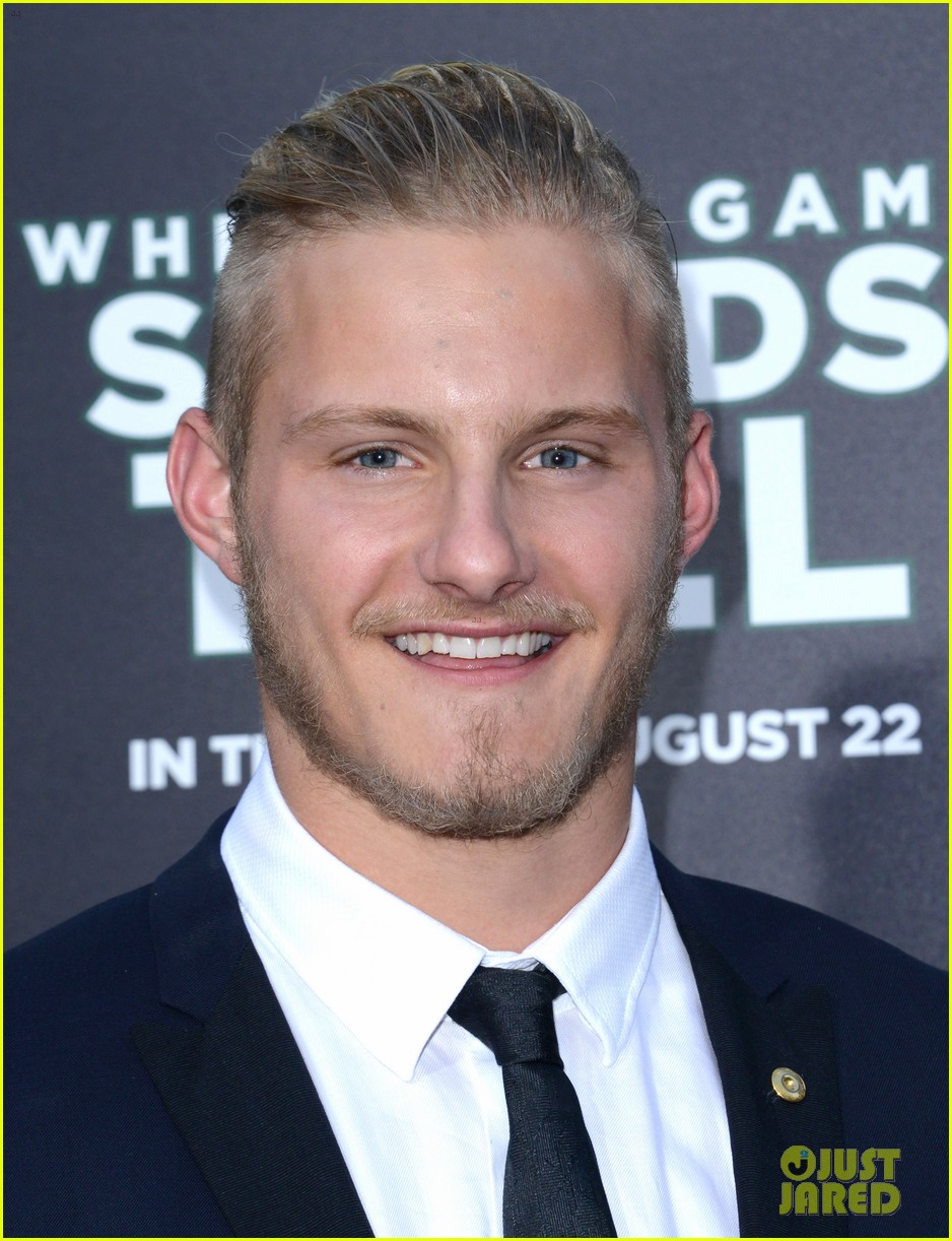 alexander ludwig cleans up nicely for when the game stands tall hollywood premiere 20