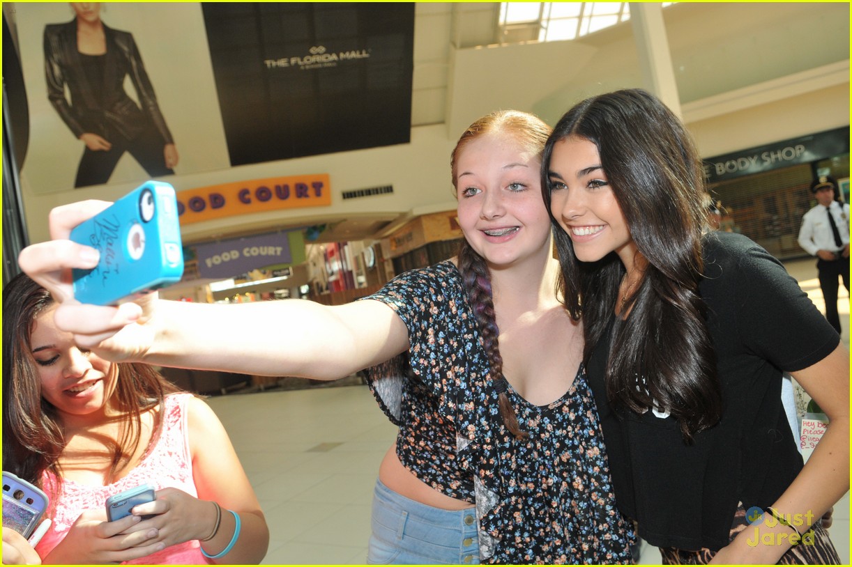 madison beer mac store appearance orlando 02