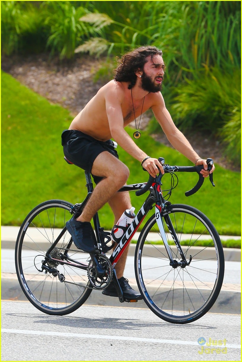 mateo arias shirtless bike ride beard long hair 02