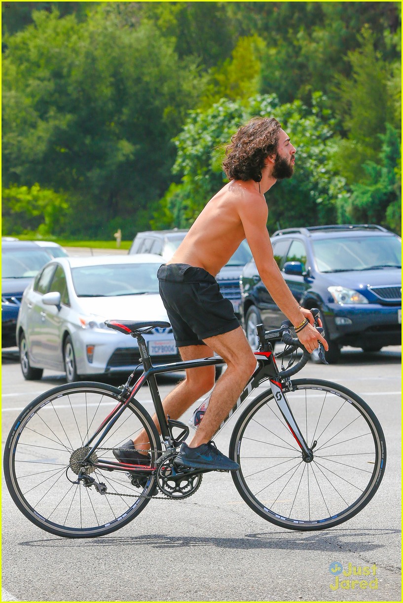 mateo arias shirtless bike ride beard long hair 17