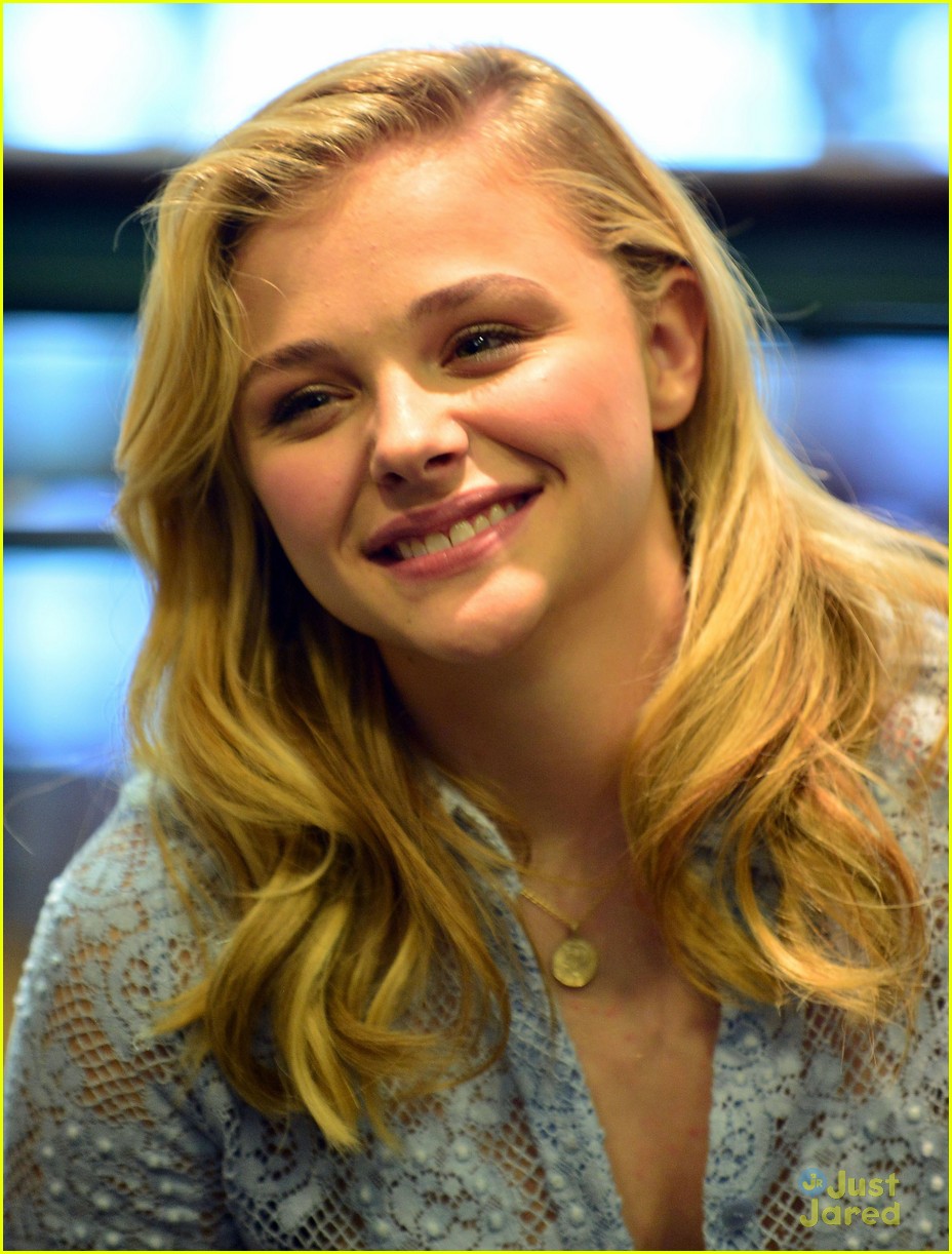 chloe moretz miami barnes and nobles if i stay signing 01