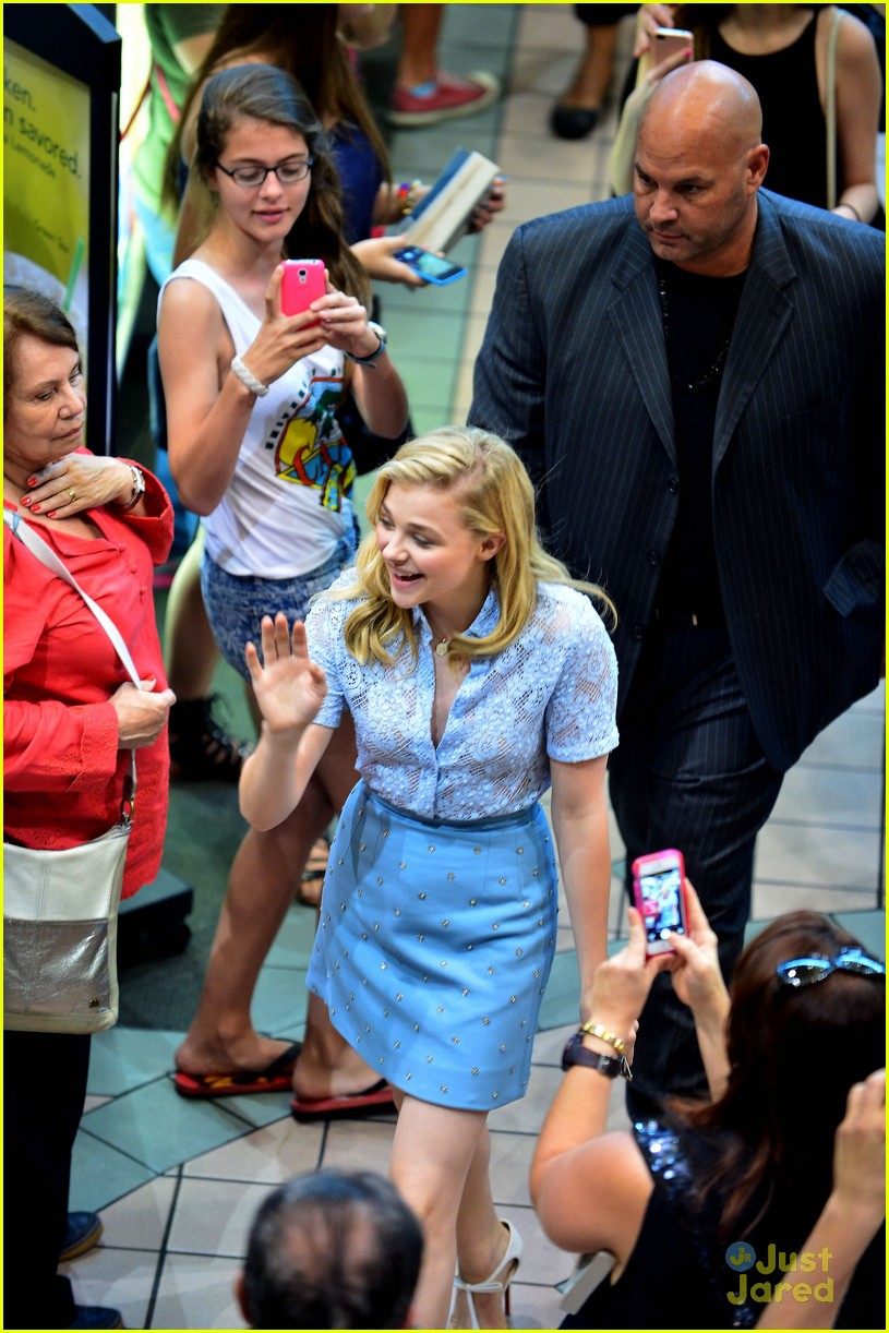 chloe moretz miami barnes and nobles if i stay signing 07