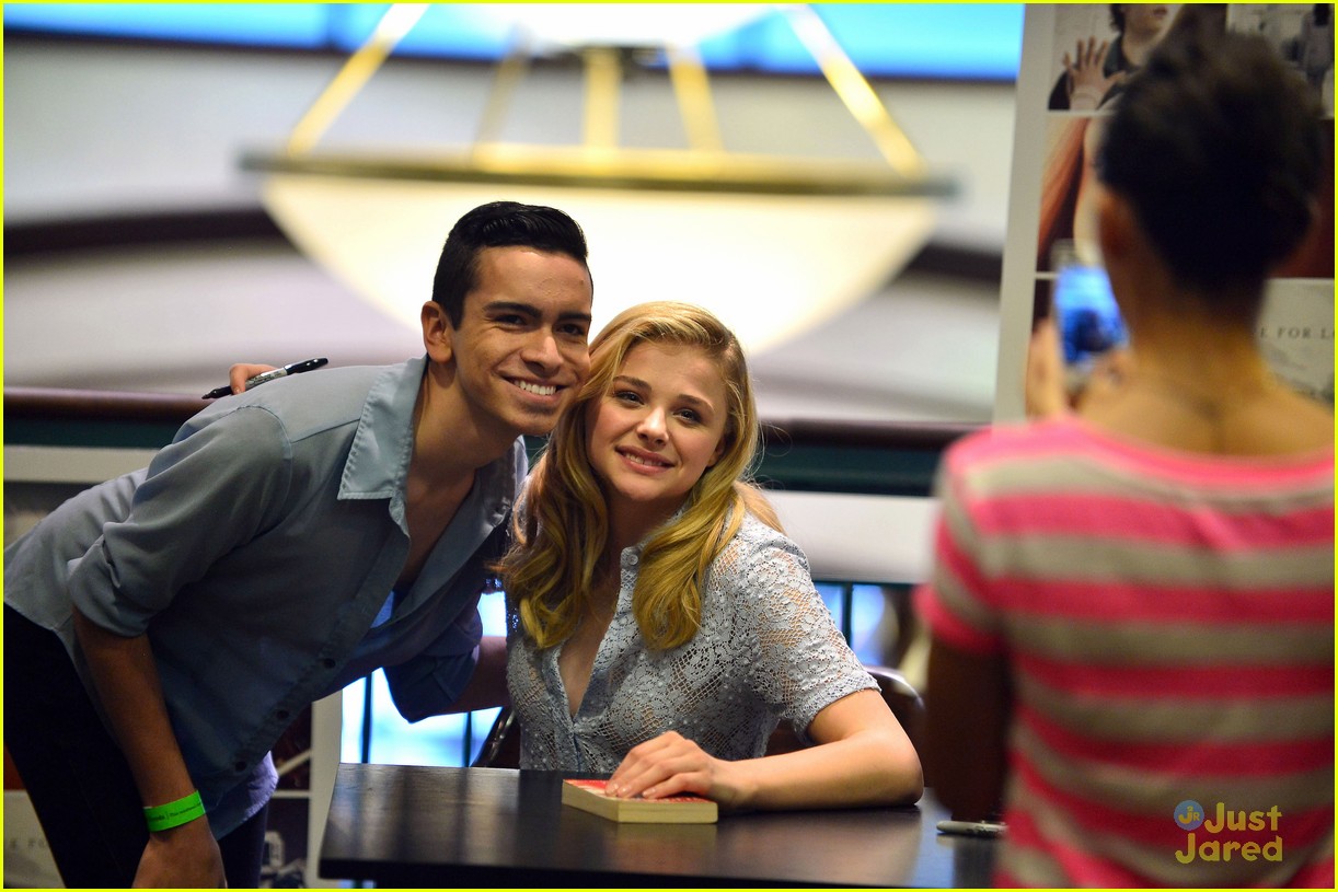 chloe moretz miami barnes and nobles if i stay signing 12
