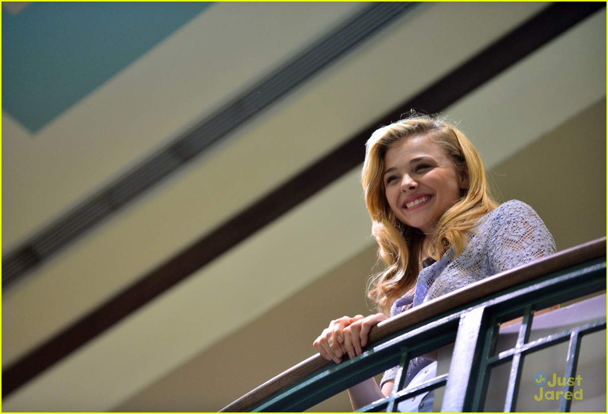 chloe moretz miami barnes and nobles if i stay signing 14