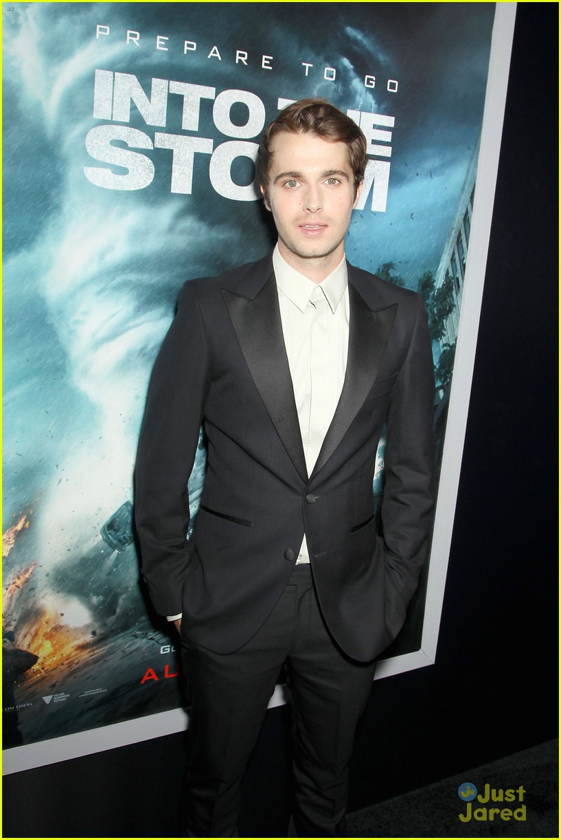 nathan kress jeremy sumpter into the storm nyc premiere 06