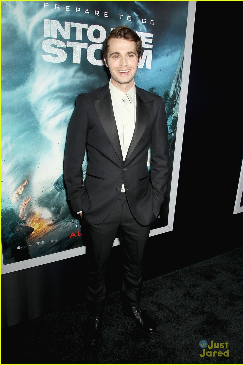 nathan kress jeremy sumpter into the storm nyc premiere 07