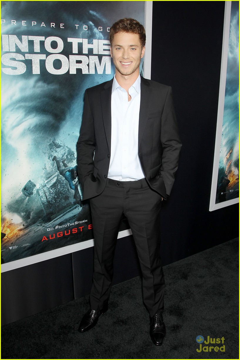nathan kress jeremy sumpter into the storm nyc premiere 22