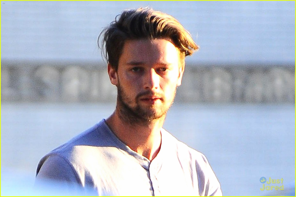 patrick schwarzenegger miley cyrus party in the usa 02