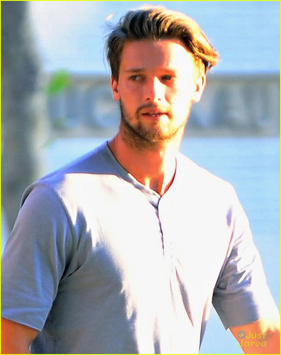 patrick schwarzenegger miley cyrus party in the usa 04