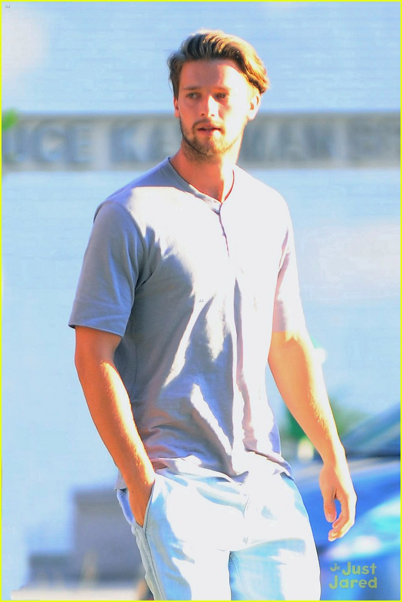 patrick schwarzenegger miley cyrus party in the usa 06