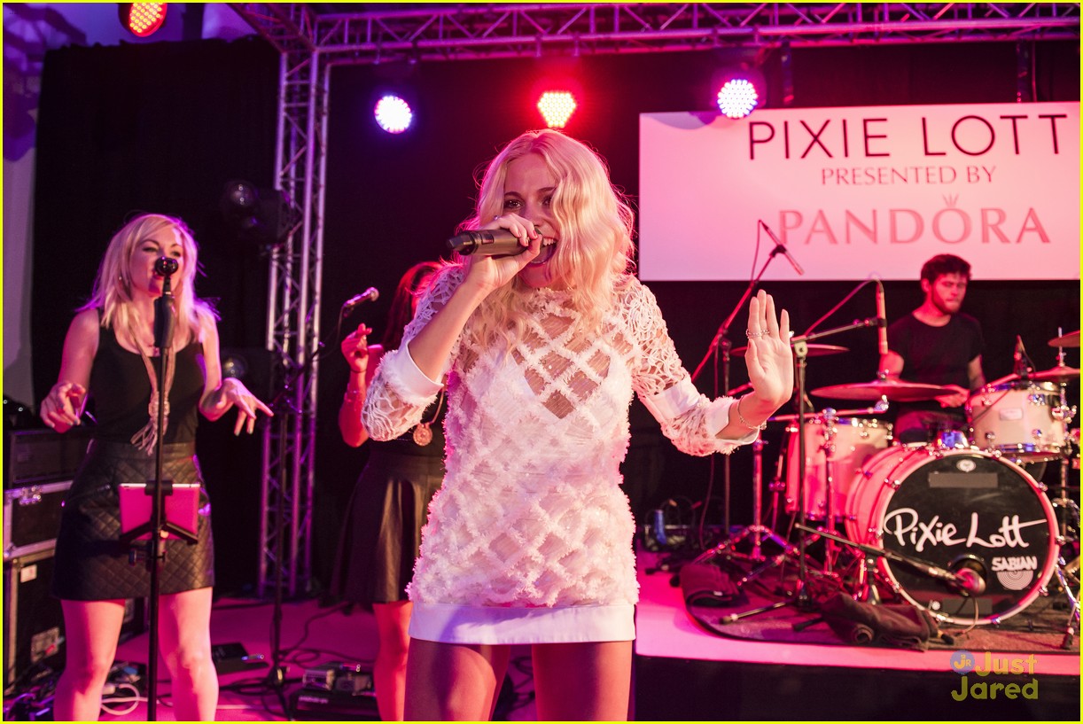pixie lott outfit switch album launch performance 23