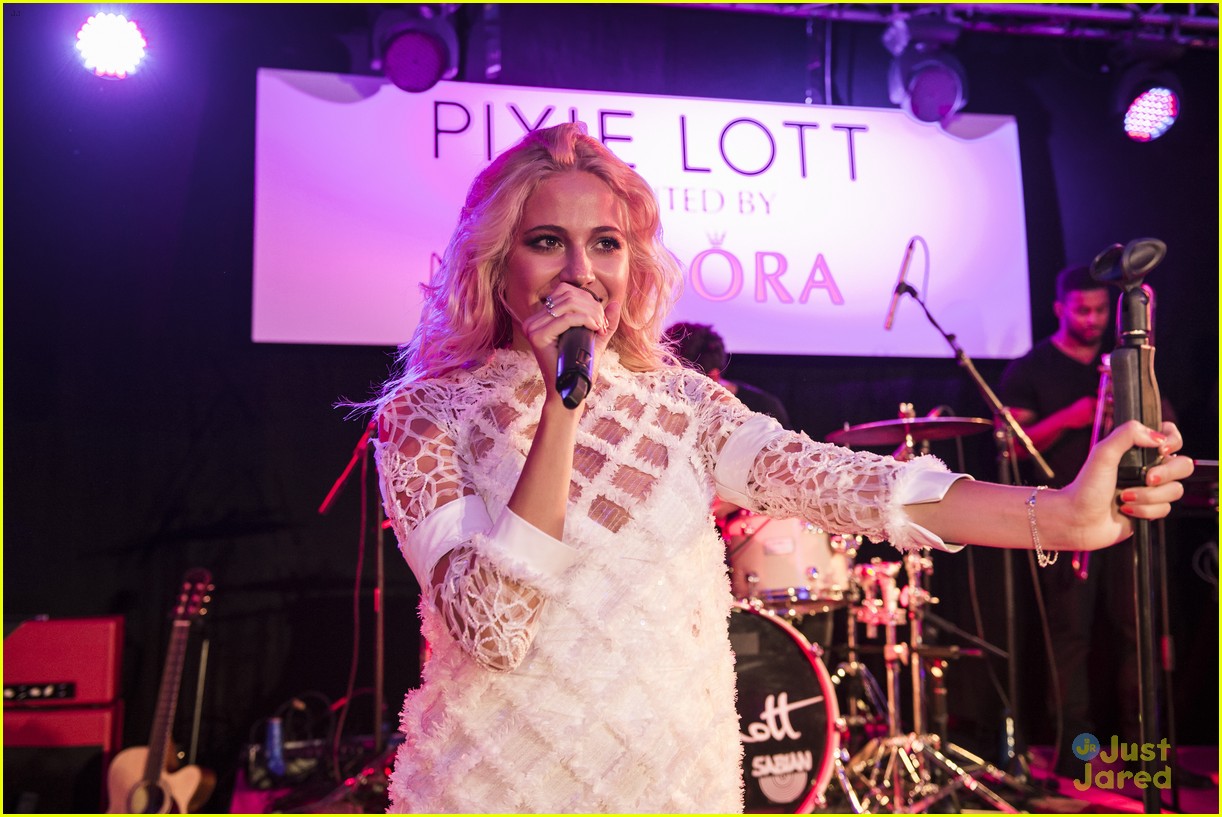 pixie lott outfit switch album launch performance 24
