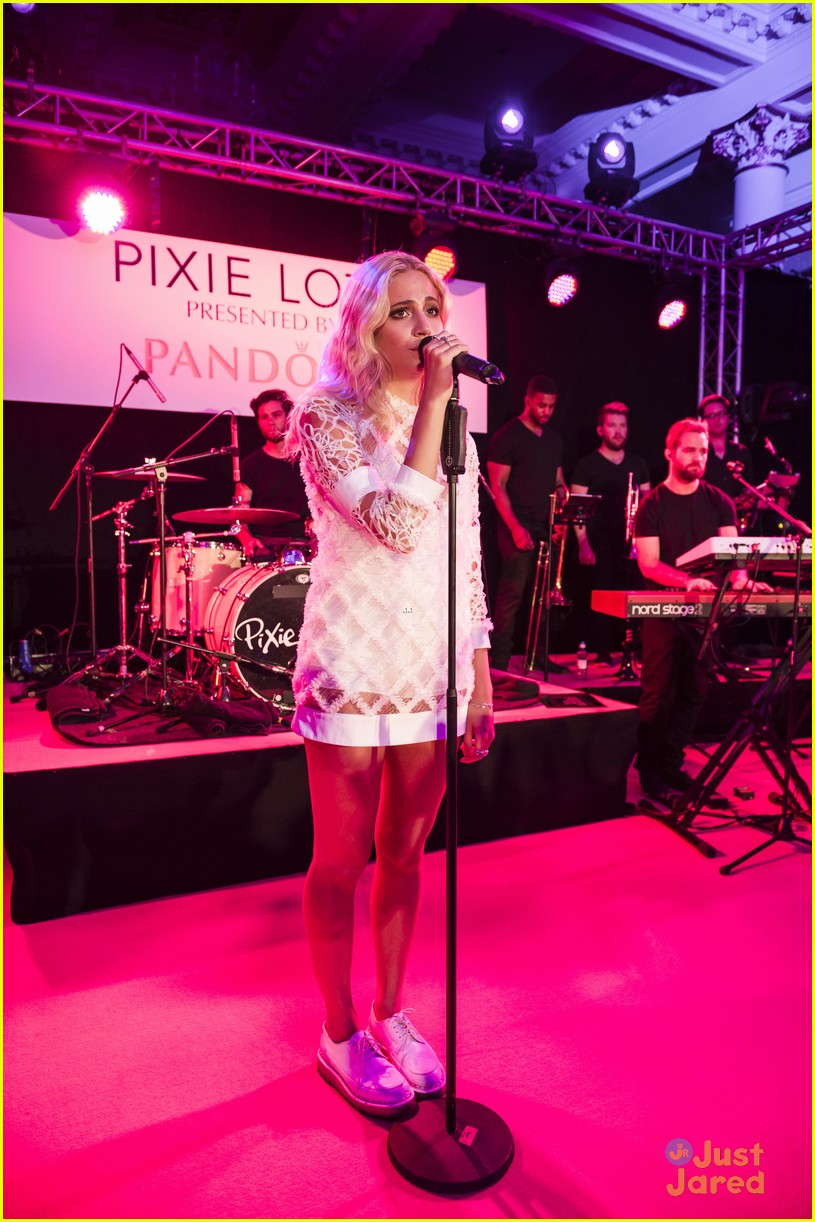 pixie lott outfit switch album launch performance 29