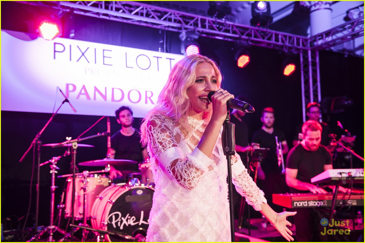 pixie lott outfit switch album launch performance 30