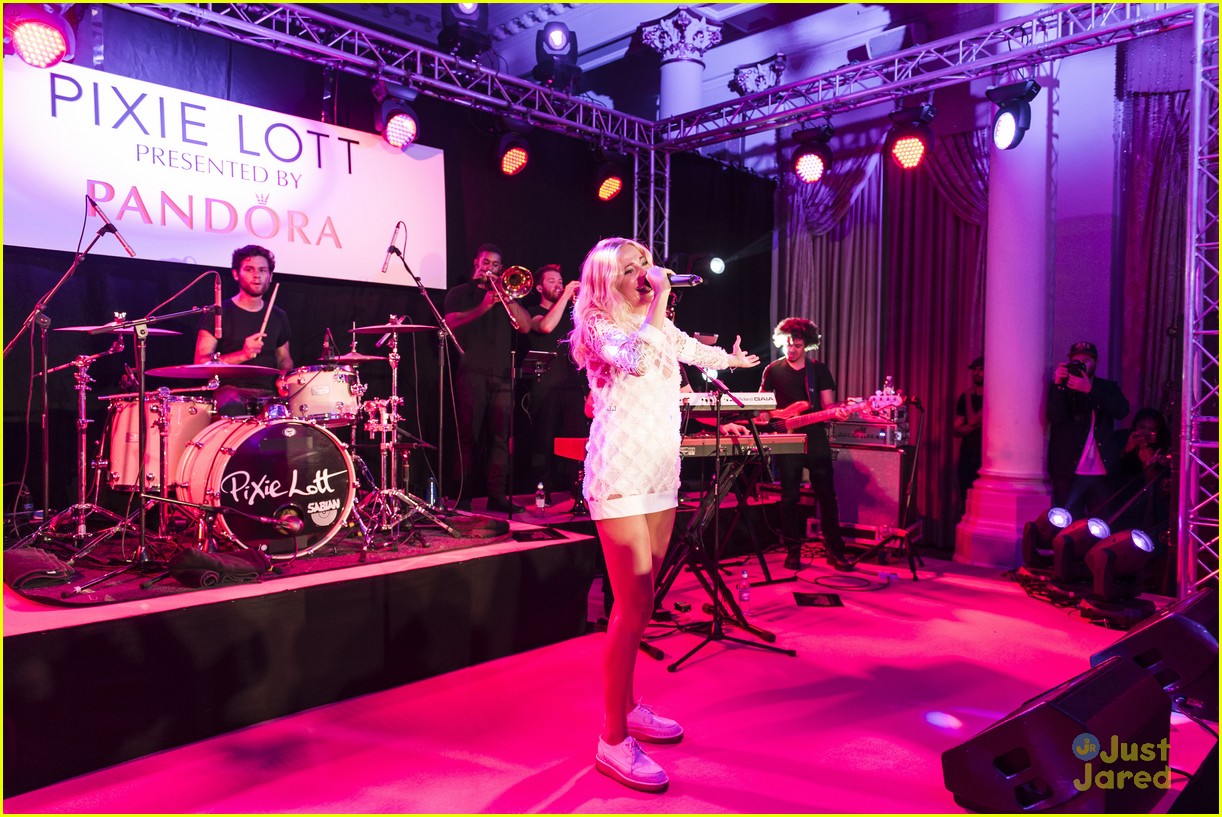 pixie lott outfit switch album launch performance 33