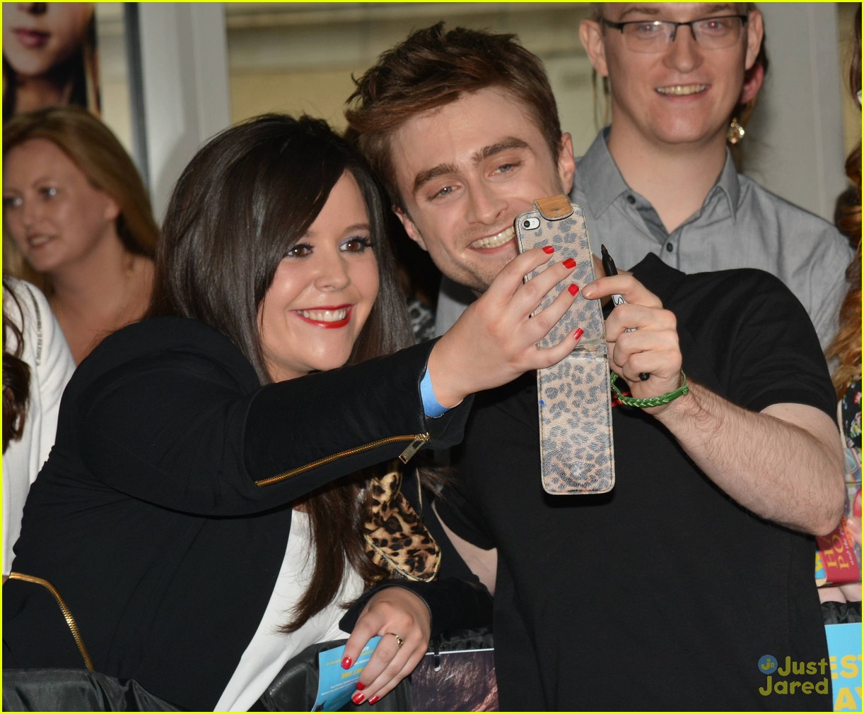 daniel radcliffe pose with fans what if dublin 01