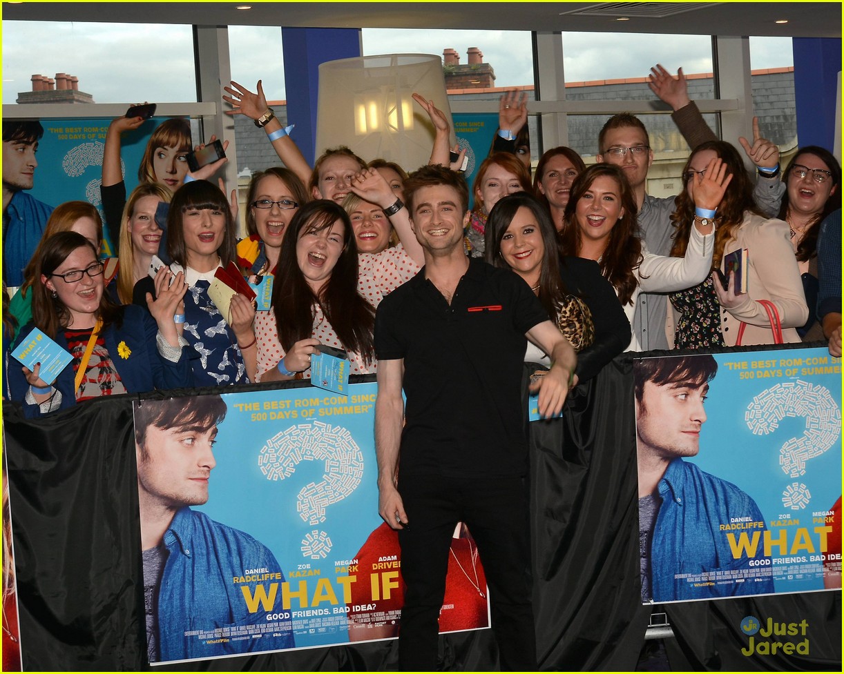 daniel radcliffe pose with fans what if dublin 06