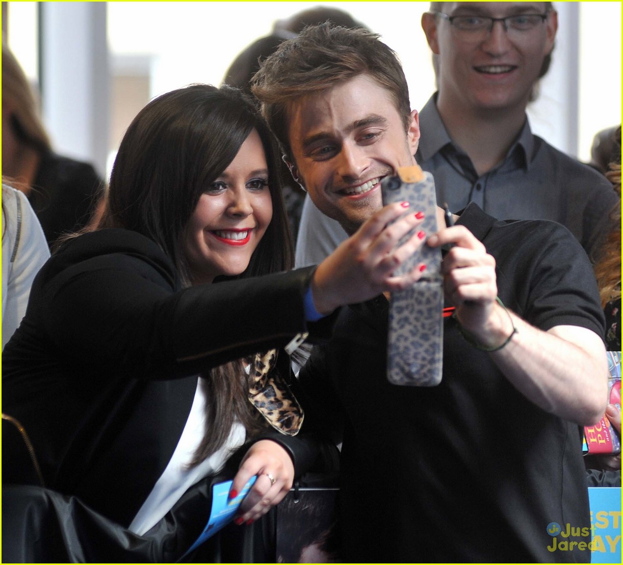 daniel radcliffe pose with fans what if dublin 16
