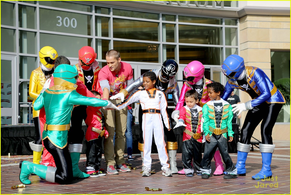 power rangers dino charge cast announced 13