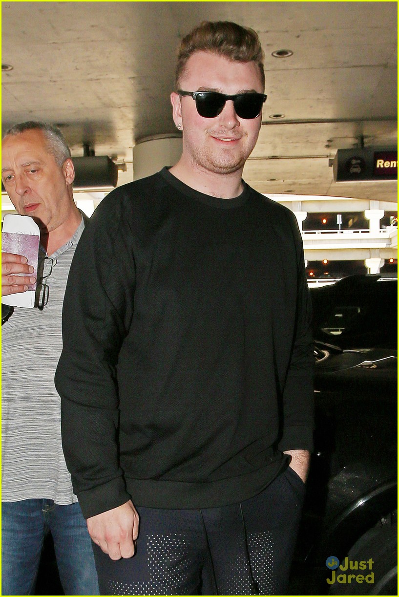 sam smith lands in los angeles for vmas performance 06
