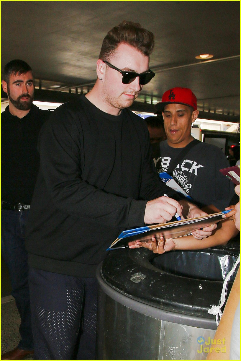 sam smith lands in los angeles for vmas performance 14