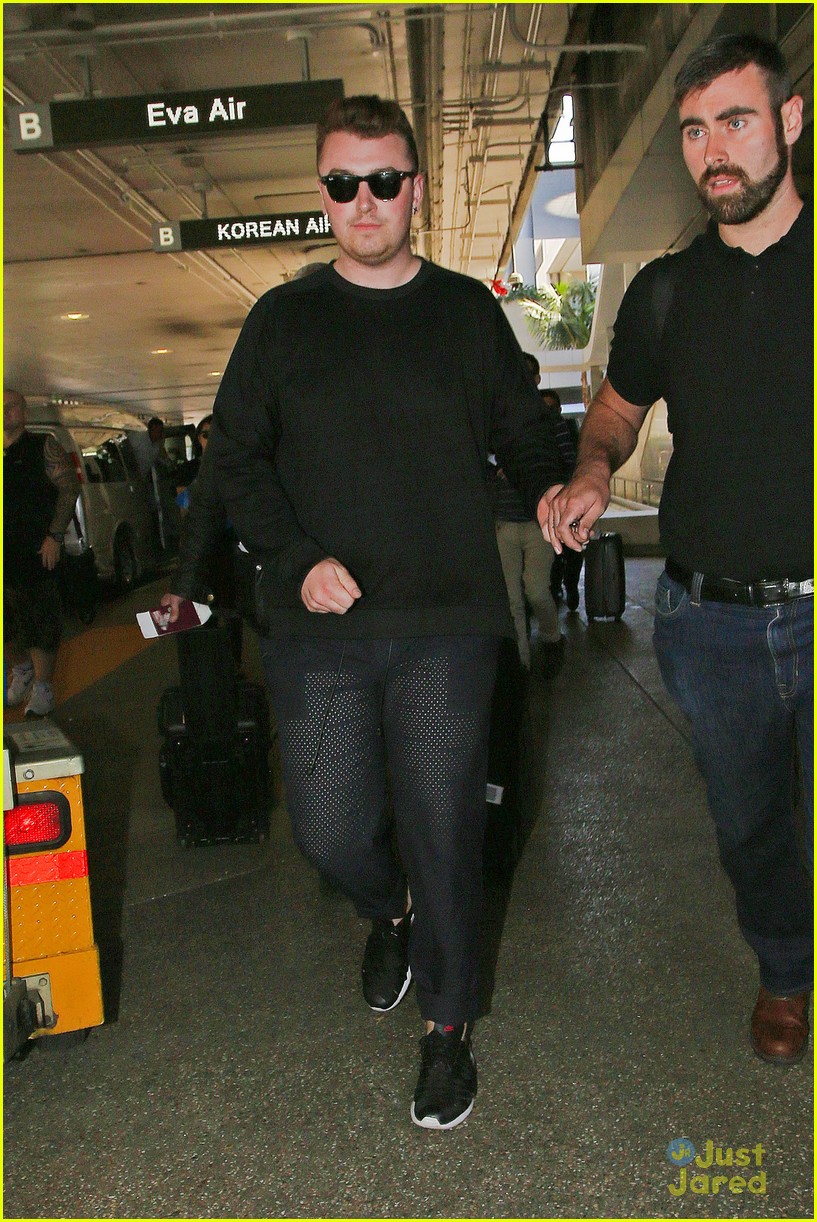 sam smith lands in los angeles for vmas performance 15
