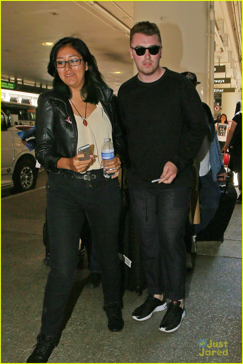 sam smith lands in los angeles for vmas performance 17