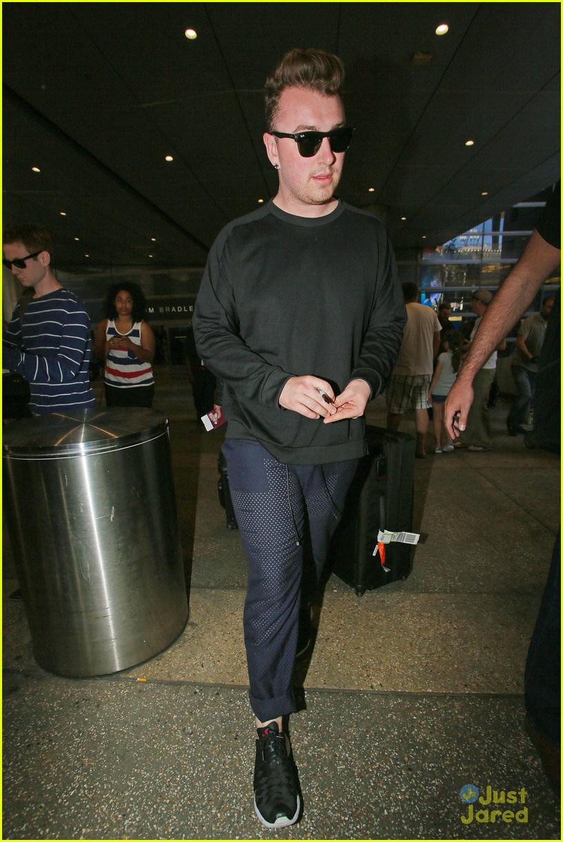 sam smith lands in los angeles for vmas performance 18
