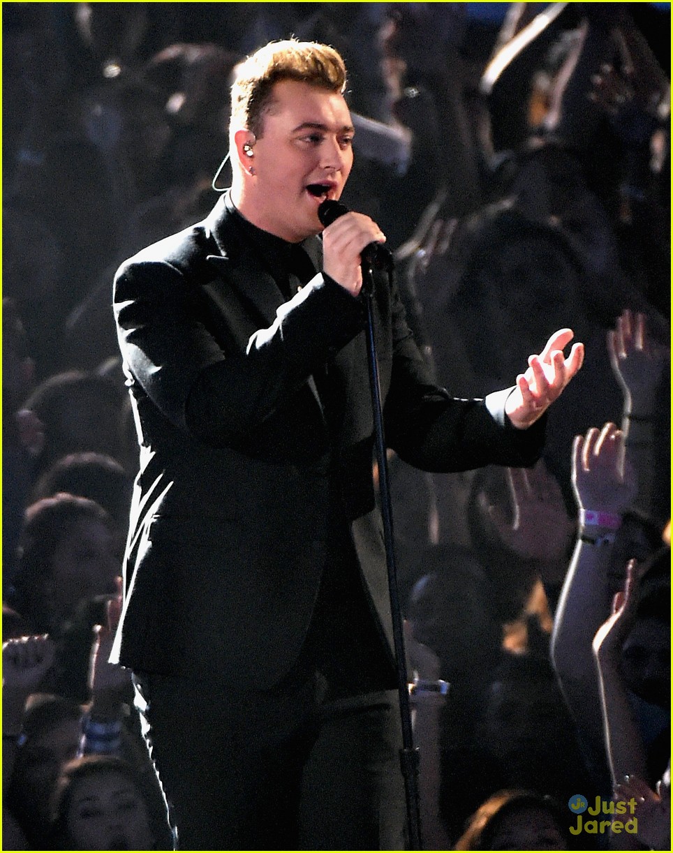 sam smith belts out stay with me at mtv vmas 2014 01