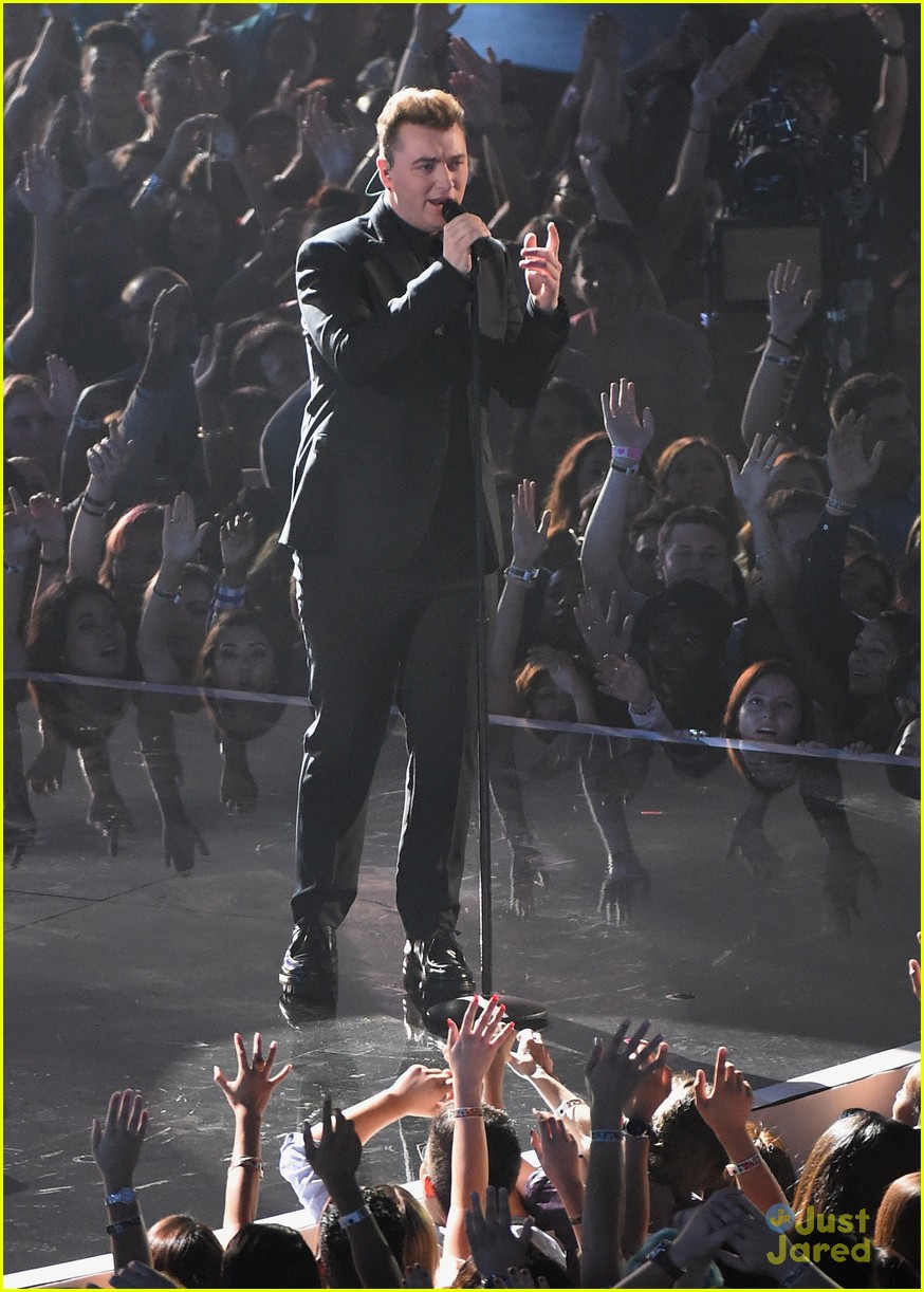 sam smith belts out stay with me at mtv vmas 2014 03