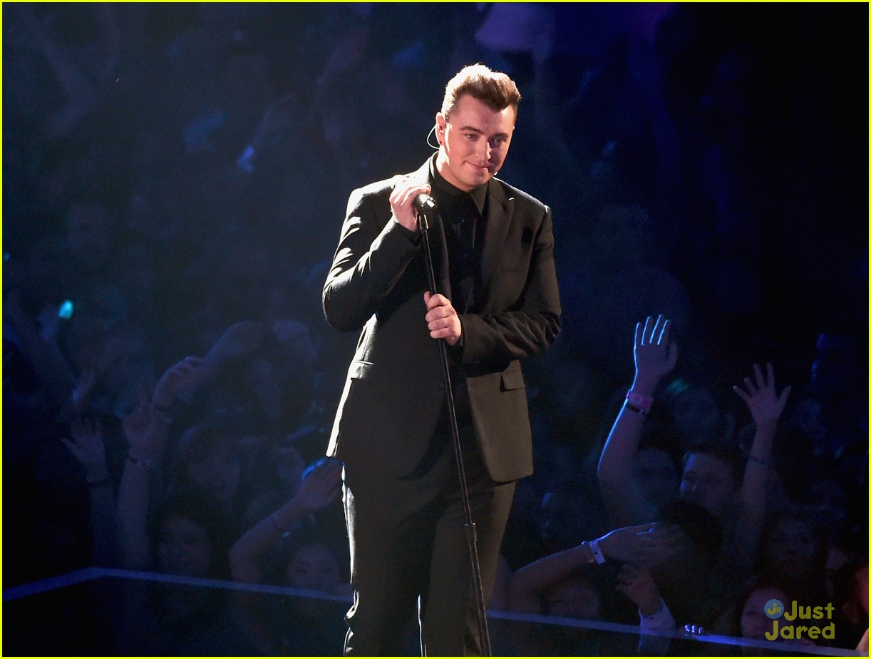 sam smith belts out stay with me at mtv vmas 2014 05