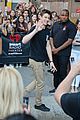shawn mendes iheart radio arrival 01