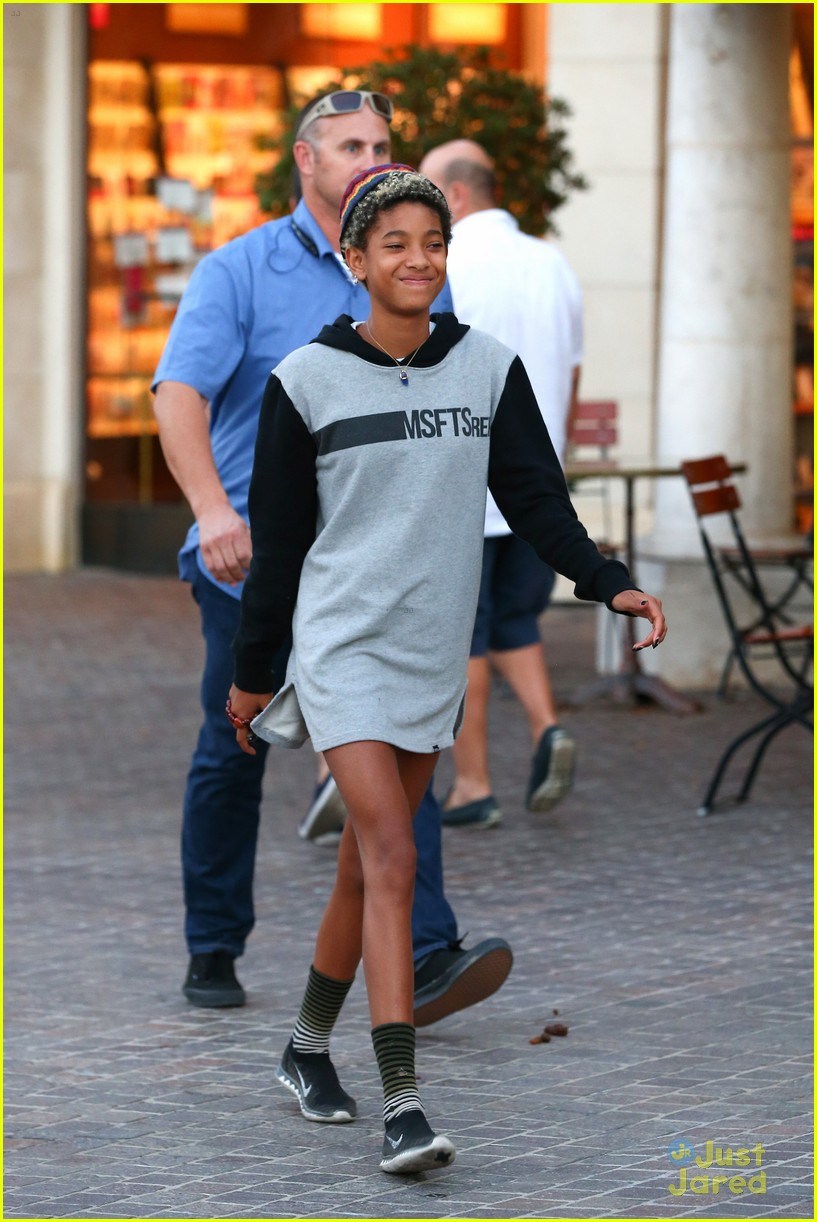 willow smith reps jadens clothing line 06