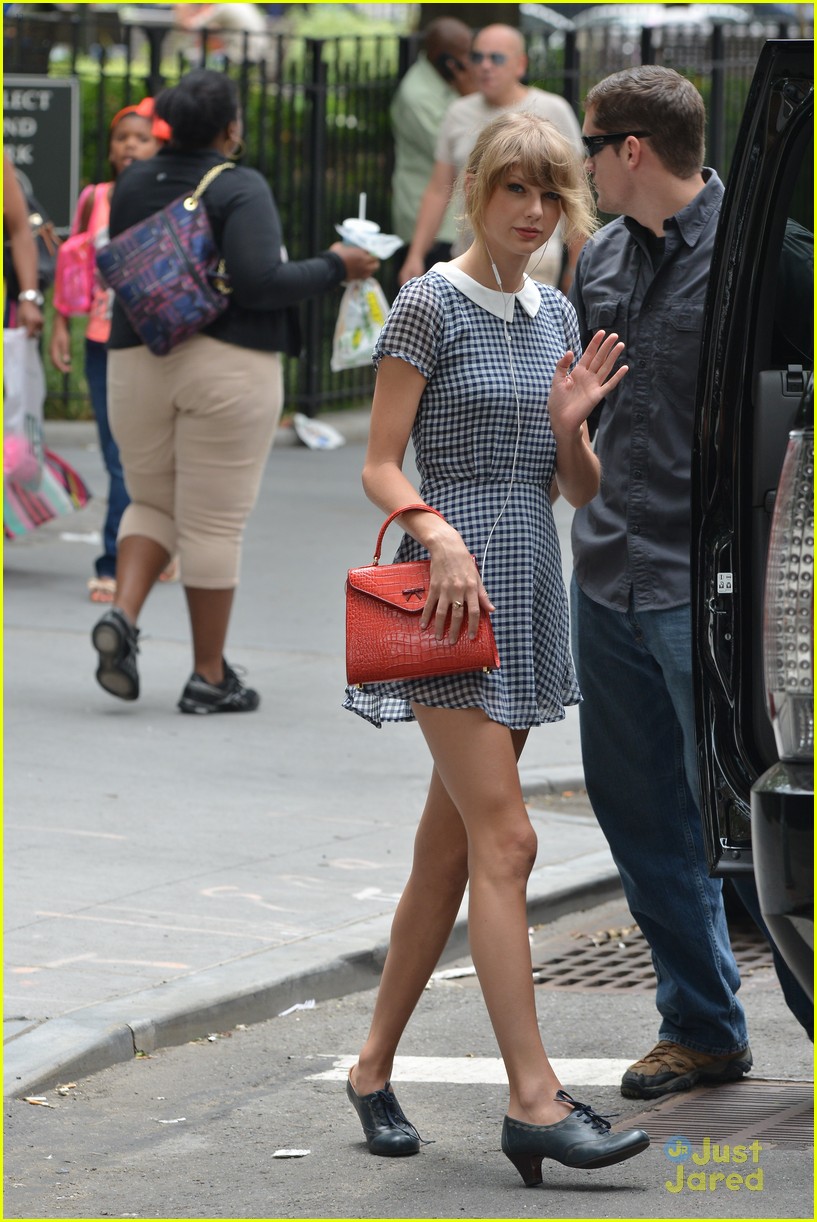 taylor swift pinkberry park nyc 01