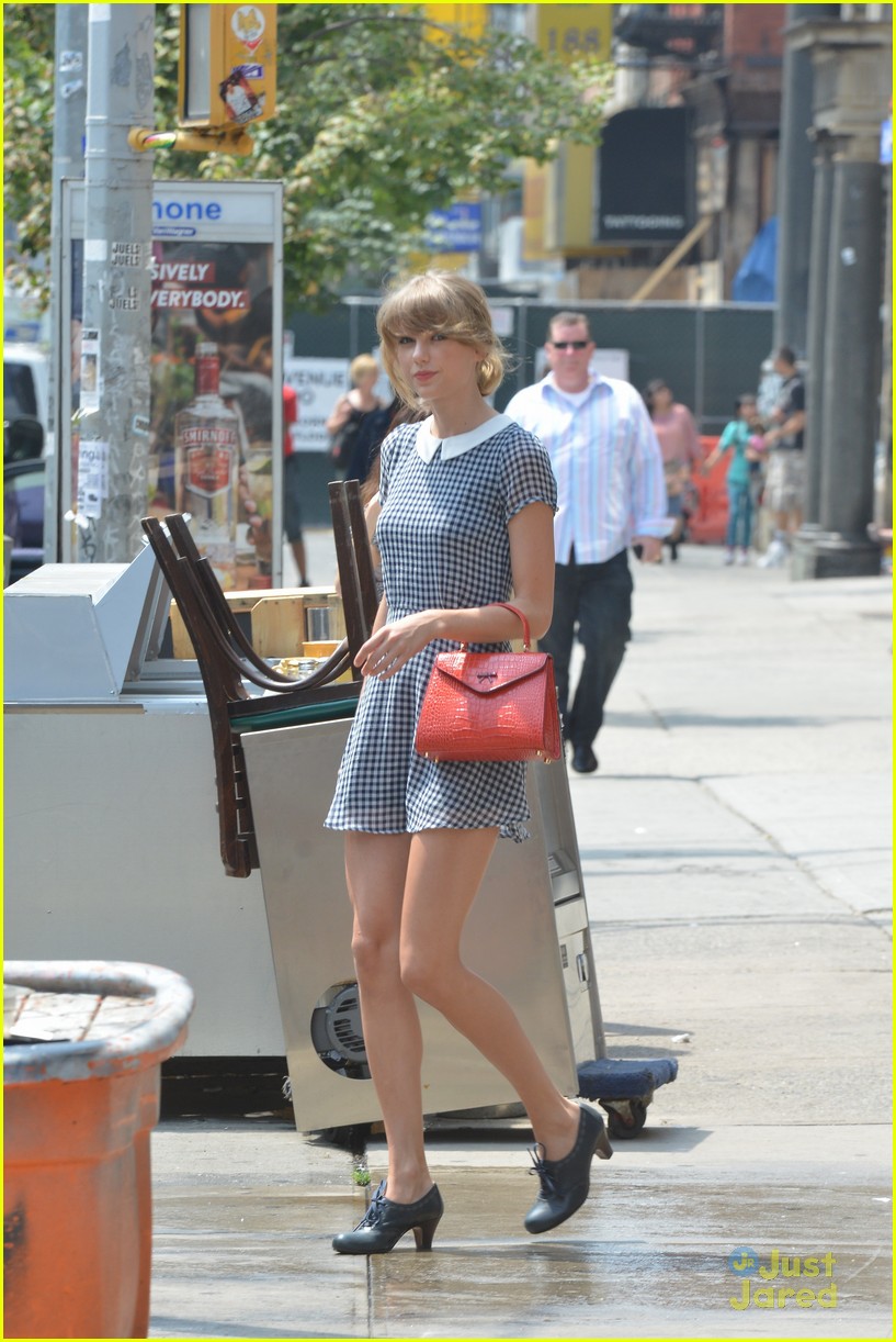 taylor swift pinkberry park nyc 05