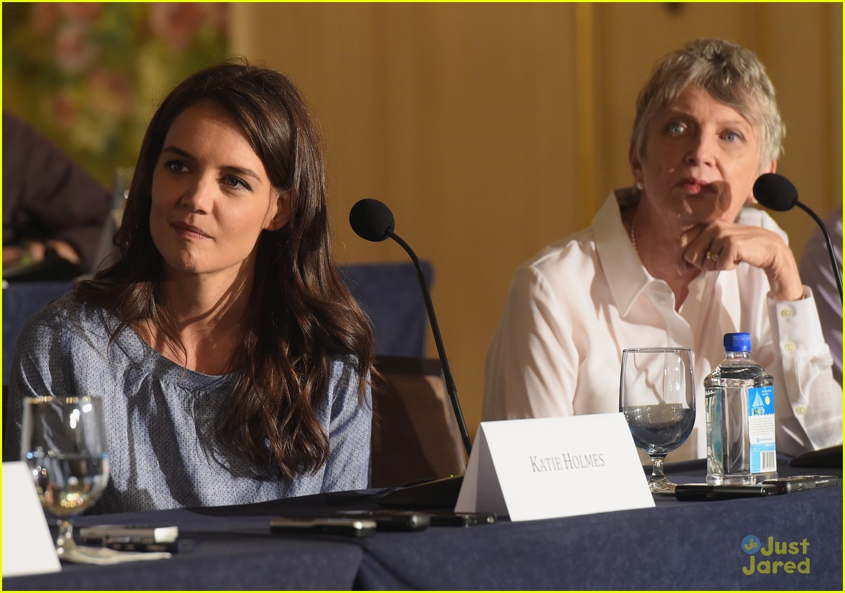 taylor swift katie holmes giver press conference 06