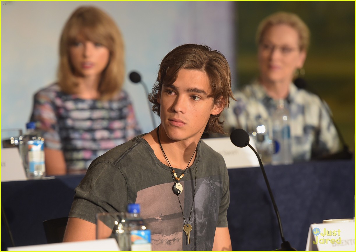 taylor swift katie holmes giver press conference 09