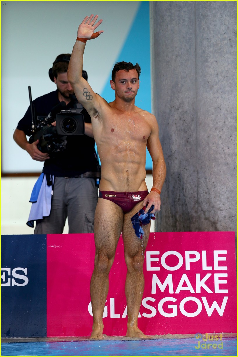 tom daley wins gold at commonwealth games 01