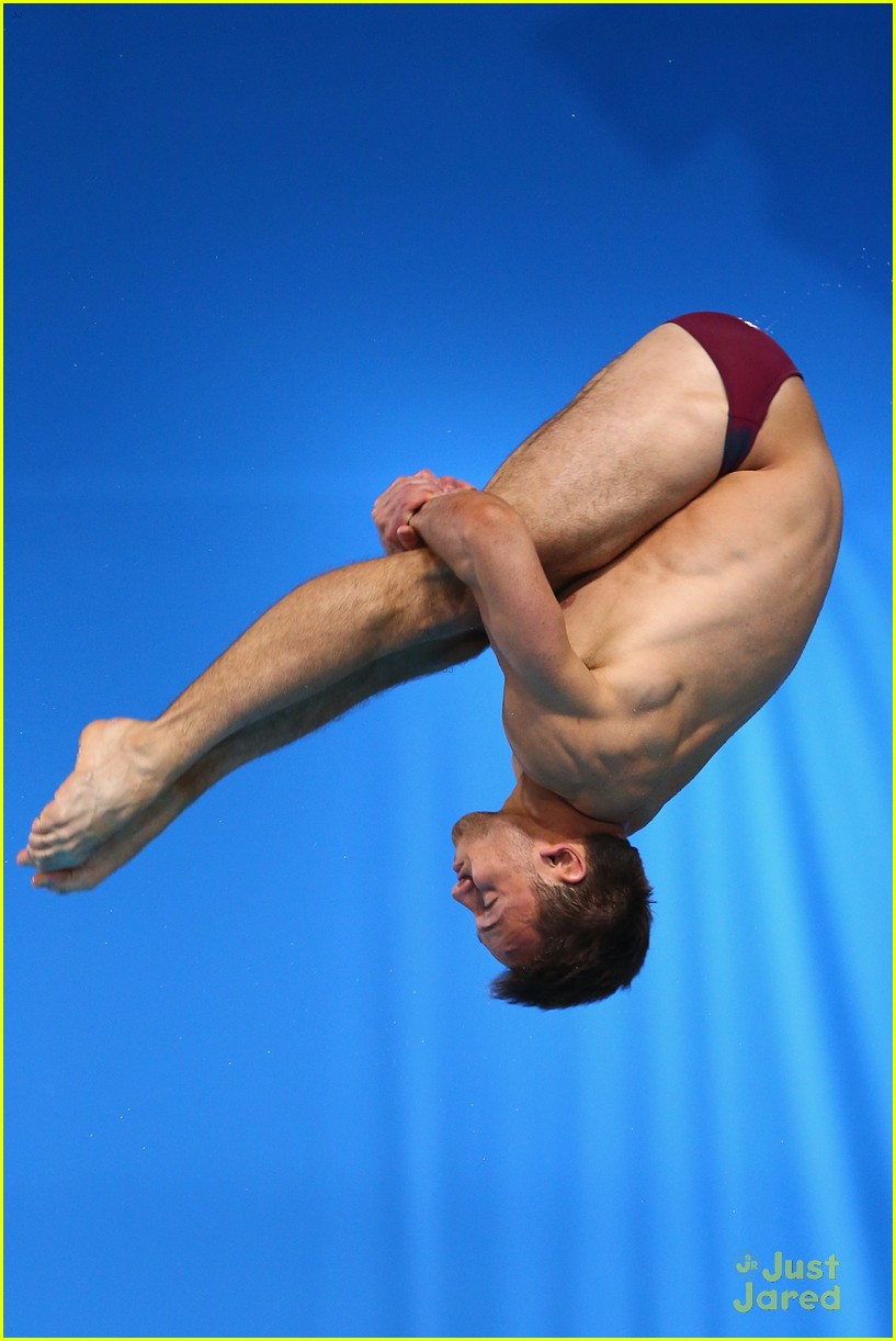 tom daley wins gold at commonwealth games 03