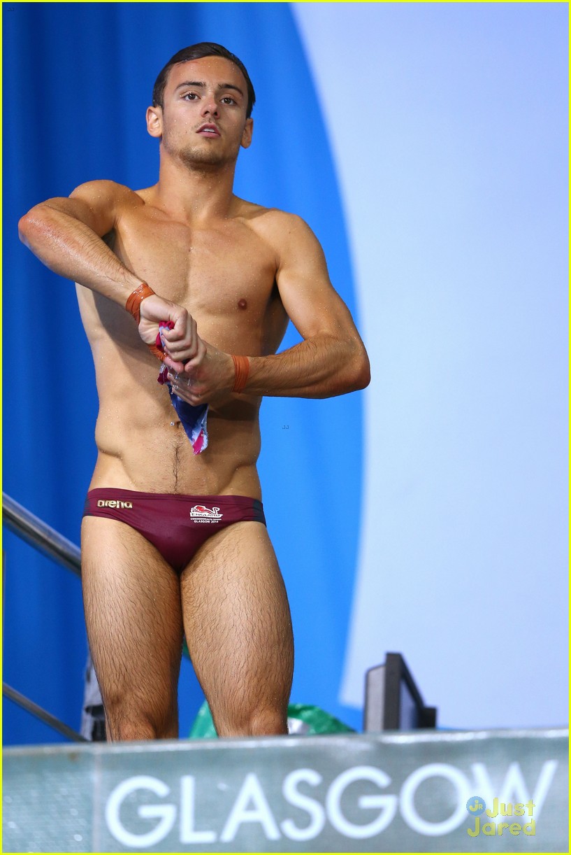 tom daley wins gold at commonwealth games 07