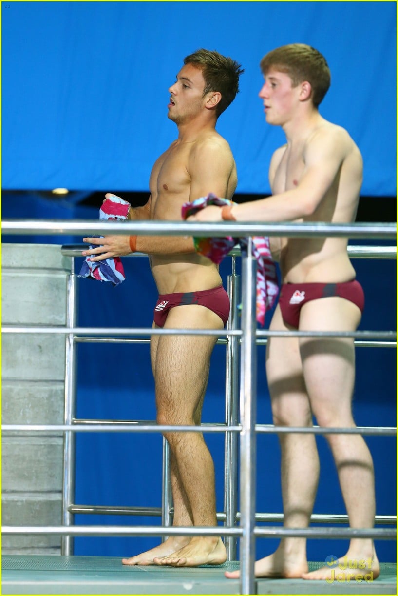 tom daley wins gold at commonwealth games 13